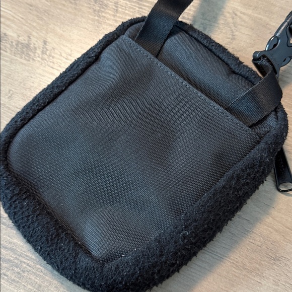 Herschel Supply Company Black Belt Cross Body Bag - Picture 3 of 5